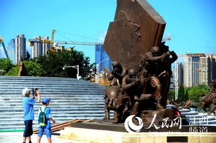 震撼 南昌建军雕塑广场1500多个灯组全部点亮